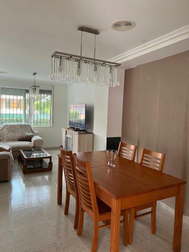 Chalet Confortable Avec Piscine Collective