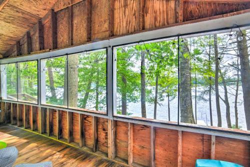 Lakefront Getaway - On-site Fishing And Canoe!