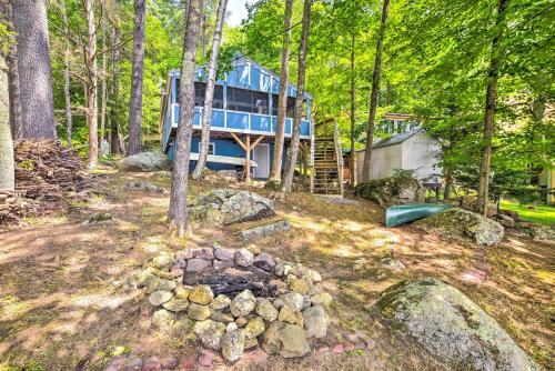 Lakefront Getaway - On-site Fishing And Canoe!