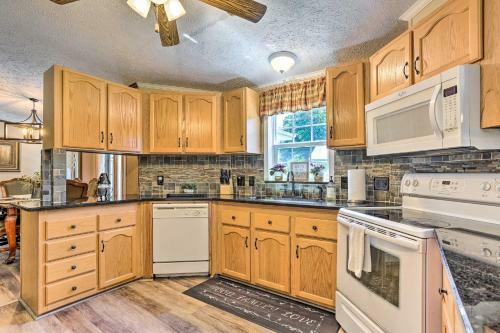 Charming Roscoe Retreat With Grill And Fire Pit!