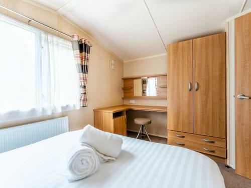 Pass The Keys Delightful 3 Bedroom Caravan With On-site Pool