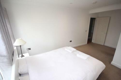 Two Bedroom Apartment 1 Min Walk To The Castle!