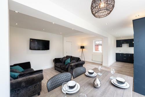 Fabulously Presented 3 / 4 Bedroom Home