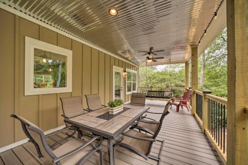 Scenic Sapphire Hideaway With 40-foot Porch!