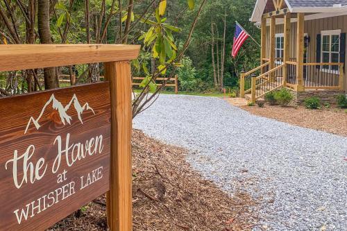 Scenic Sapphire Hideaway With 40-foot Porch!