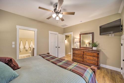 Scenic Sapphire Hideaway With 40-foot Porch!