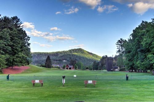 Scenic Sapphire Hideaway With 40-foot Porch!