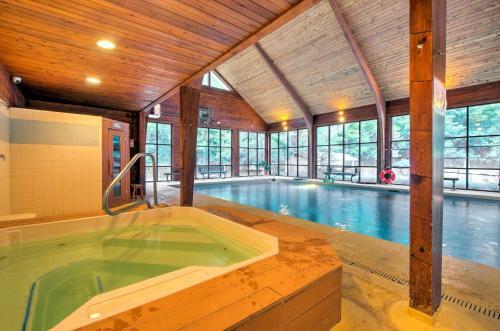 Scenic Sapphire Hideaway With 40-foot Porch!