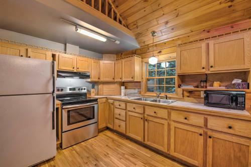 Secluded Waynesville Cabin About 13 Mi To Skiing!