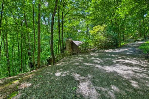 Secluded Waynesville Cabin About 13 Mi To Skiing!