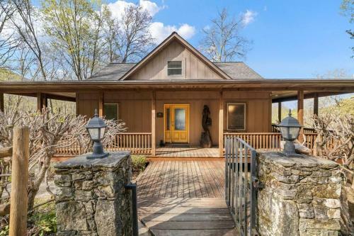 Mountain Retreat With Hottub And Views