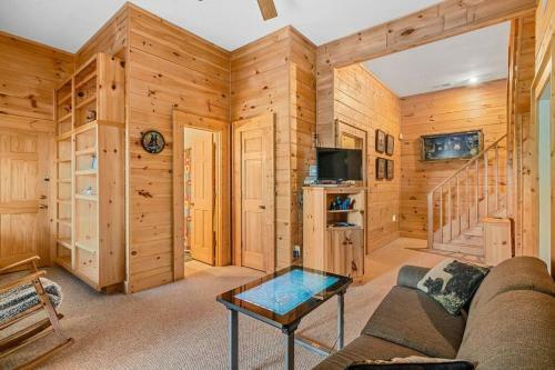 Mountain Retreat With Hottub And Views