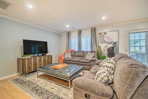 Modern Wilmington Getaway About 6 Mi To Beaches!
