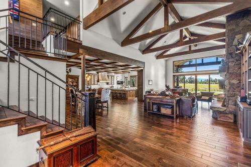 Bend Luxury Escape!