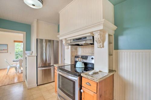 Seaside Abode With Hot Tub Walk To Beaches!