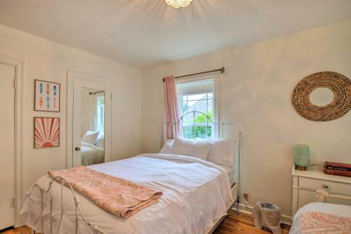 Seaside Abode With Hot Tub Walk To Beaches!