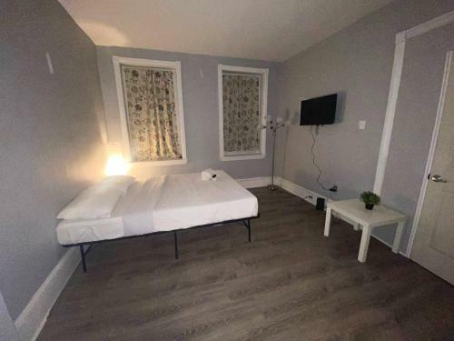 Pet Friendly Budget Apartment Near Roosevelt Boulevard