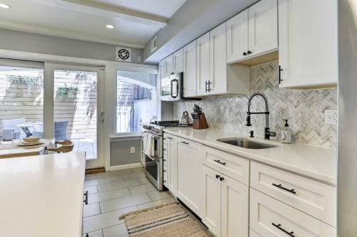 Philly Townhome With Private Patio And City Views