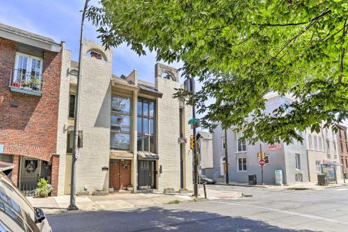 Philly Townhome With Private Patio And City Views