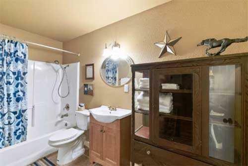 Hostal Bandera Tin Star - Cabaret Room