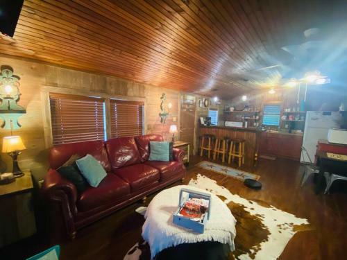 8th St. Cowboy Haus I Biker Friendly I River
