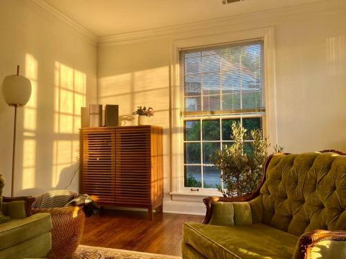 Nashville Oasis: Gym, Golf, Yard, Prime Location