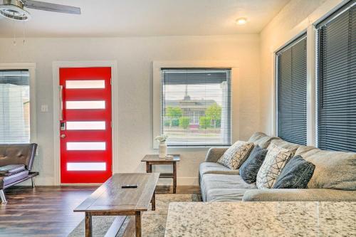 Charming And Quaint El Paso House With Backyard!