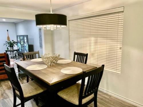 Centrally Located In Dfw 3br Close To Stadiums!