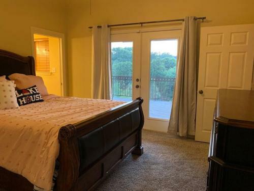 Spacious Lake House With Private Dock Sleeps 14