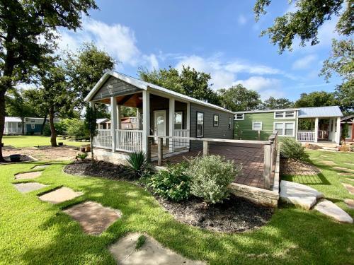 Delightful Tiny Home - 4 Miles To Historic Downtown