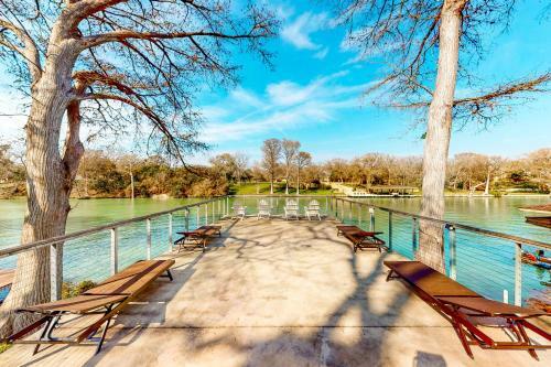 Luxury Lakeside Stunner