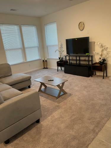 Spacious Private 5-bedroom Family Vacation Home