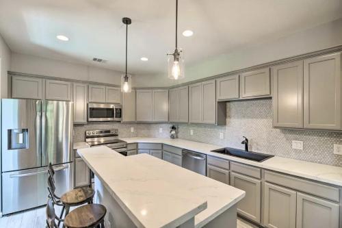 New Double Story Beautiful Condo Townhouse