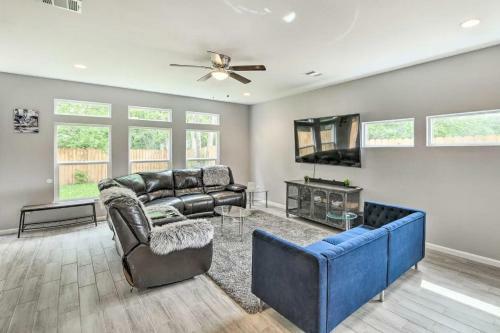 New Double Story Beautiful Condo Townhouse