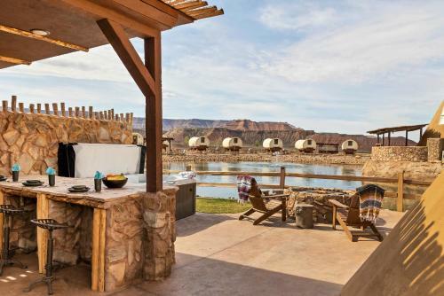 Zion White Bison Glamping & Rv Resort - Tipis And Kivas