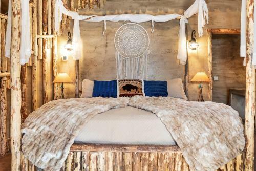 Zion White Bison Glamping & Rv Resort - Tipis And Kivas