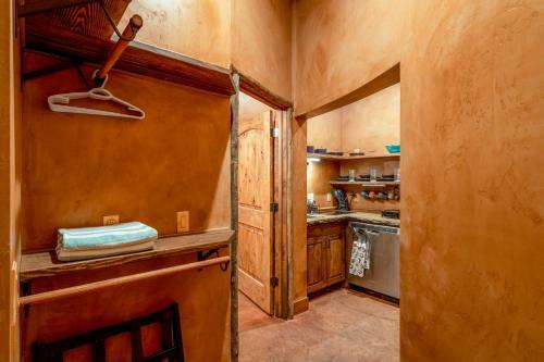 Zion White Bison Glamping & Rv Resort - Tipis And Kivas