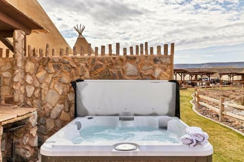 Zion White Bison Glamping & Rv Resort - Tipis And Kivas