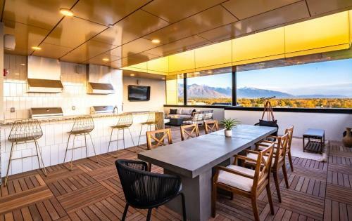 Urban Downtown Apartment With Several Amenities
