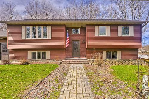 Mosinee Retreat With Fire Pit, 1 Mi To River!