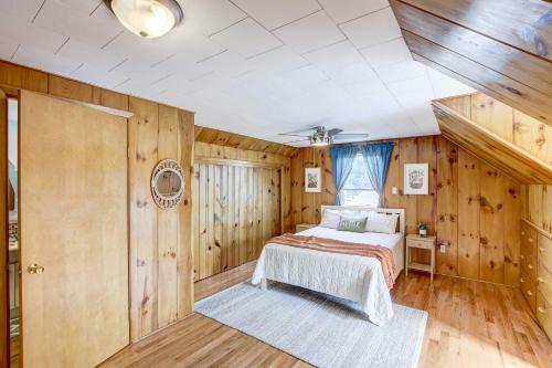 Charming Lake Winnebago Retreat Dock And View!
