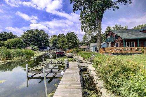 Charming Lake Winnebago Retreat Dock And View!