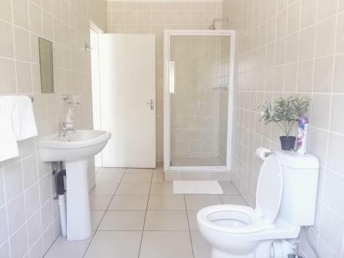 Hostal Dumelang Executive Lodge - Midrand, Free Wifi And Parking