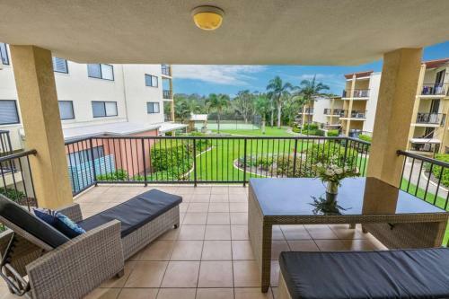 Apartamento Marcoola Beachfront 3br -pool-100m To The Beach.