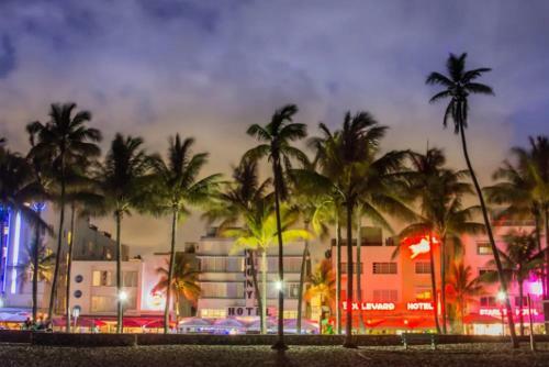 Amazing Location - Ocean Drive & Beach Front Apartment