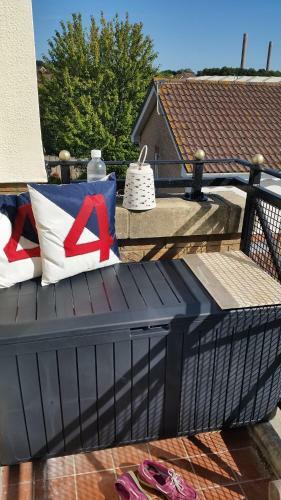 Marina Flat With Fab View, South Facing Balcony, Private Parking And Wifi