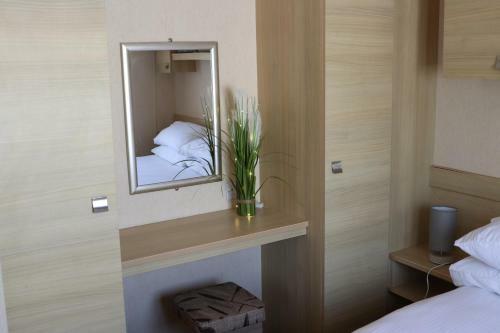 Palm 2 Park Home With Hot Tub
