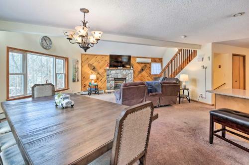 Family-friendly Poconos Chalet With Fireplace
