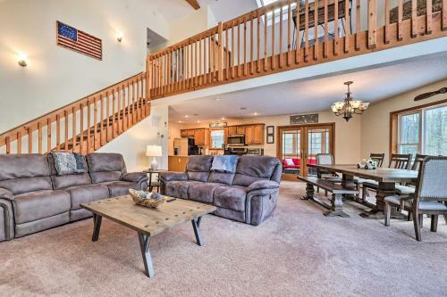 Family-friendly Poconos Chalet With Fireplace