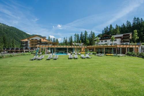 Hotel Dolomitenhof & Chalet Alte Post